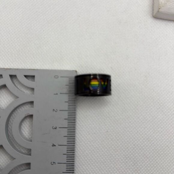 NWOT Size 7 Titanium “LOVE” spinner/fidget band with rainbow flag - Picture 7 of 7